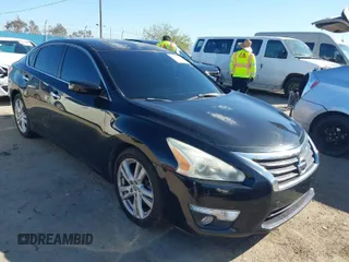 2013 Nissan Altima SV with VIN 1N4BL3APXDN442182, listed as a IAAI auction lot 41840904 with 113,032 mi miles and . Bid and sale history available at DreamBid. Image 1.