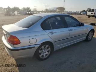 2003 BMW 3 Series 325i with VIN WBAAZ33433PH35903, listed as a Copart auction lot 71202564 with 116,302 mi miles and Clean Title. Bid and sale history available at carsss.com. Image 3.