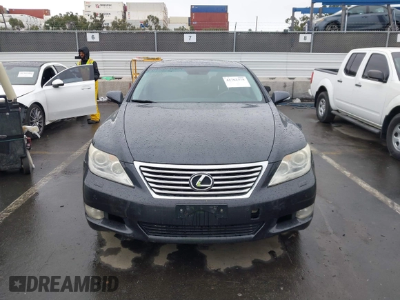 2010 Lexus LS 460 z VIN JTHCL5EF2A5007842, wystawiony jako IAAI lot #41762378 z przebiegiem 102 284 mil mil oraz . Historia ofert i sprzedaży dostępna na DreamBid. Obrazek 12.