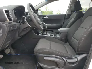 2022 Kia Sportage LX z VIN KNDPM3AC7N7960332, wystawiony jako Copart lot #58856085 z przebiegiem 22 885 mil mil oraz Czysty tytuł • Clean title. Historia ofert i sprzedaży dostępna na DreamBid. Obrazek 7.