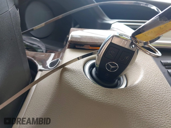 2013 Mercedes-Benz E 350 Luxury z VIN WDDHF5KB7DA663228, wystawiony jako IAAI lot #42429426 z przebiegiem 169 457 mil mil oraz . Historia ofert i sprzedaży dostępna na DreamBid. Obrazek 11.