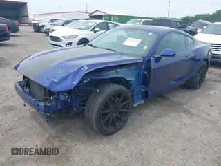 2016 Ford Mustang V6 z VIN 1FA6P8AM5G5271029, wystawiony jako IAAI lot #42277315 z przebiegiem 39 496 mil mil oraz . Historia ofert i sprzedaży dostępna na DreamBid. Obrazek 2.