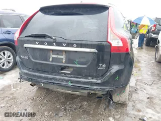 2017 Volvo XC60 Dynamic with VIN YV449MRR2H2028279, listed as a IAAI auction lot 41631683 with 100,934 mi miles. Bid and sale history available at carsss.com. Image 6.