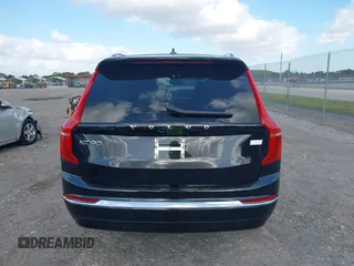 2024 Volvo XC90 Plus с VIN YV4H60LEXR1245014, выставлен на аукционе IAAI как лот 42161764 с пробегом 5 701 миль миль и . История ставок и продаж доступна на DreamBid. Изображение 17.