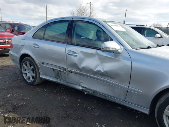 2007 Mercedes-Benz E-Class 3.5L with VIN WDBUF87X47X210117, listed as a IAAI auction lot 41508978 with 166,643 mi miles. Bid and sale history available at carsss.com. Image 6.
