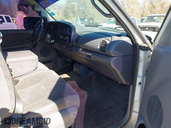 2000 Dodge Ram 2500 with VIN 1B7KC2364YJ114892, listed as a IAAI auction lot 41821163 with 334,778 mi miles. Bid and sale history available at carsss.com. Image 5.