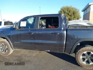 2019 Ram 1500 Rebel z VIN 1C6SRFLT2KN900600, wystawiony jako IAAI lot #41307832 z przebiegiem 74 481 mil mil oraz . Historia ofert i sprzedaży dostępna na DreamBid. Obrazek 14.