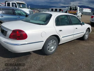 1999 Lincoln Continental z VIN 1LNHM97V2XY708917, wystawiony jako IAAI lot #42282254 z przebiegiem 283 827 mil mil oraz . Historia ofert i sprzedaży dostępna na DreamBid. Obrazek 4.