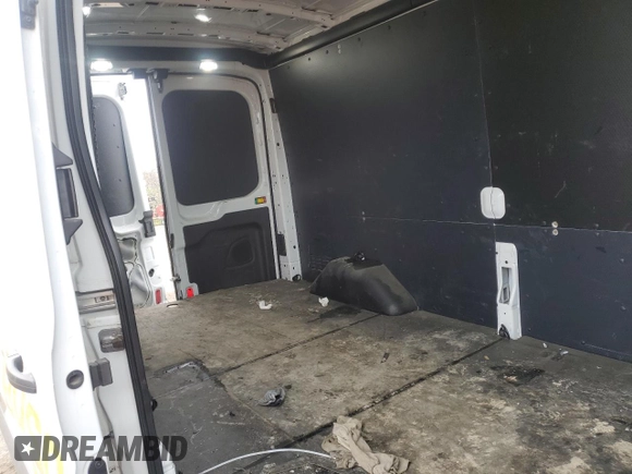 2018 Ford Transit Cargo с VIN 1FTYR2CG3JKB26615, выставлен на аукционе Copart как лот 55479515 с пробегом 74 934 миль миль и Списание • Salvage title. История ставок и продаж доступна на DreamBid. Изображение 10.