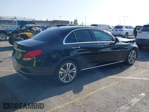 2018 Mercedes-Benz C 300 z VIN 55SWF4JB4JU273394, wystawiony jako IAAI lot #42497154 z przebiegiem 55 606 mil mil oraz . Historia ofert i sprzedaży dostępna na DreamBid. Obrazek 4.