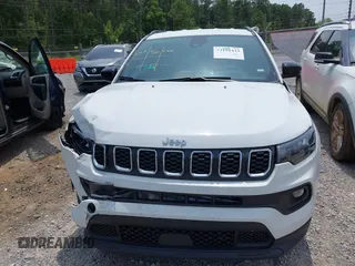 2024 Jeep Compass Latitude with VIN 3C4NJDBNXRT119192, listed as a IAAI auction lot 42191433 with 29,075 mi miles and . Bid and sale history available at carsss.com. Image 12.