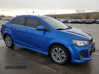 2019 Chevrolet Sonic LT z VIN 1G1JD5SB3K4148300, wystawiony jako Copart lot #52169025 z przebiegiem 59 689 mil mil oraz Szkoda całkowita • Salvage title. Historia ofert i sprzedaży dostępna na DreamBid. Obrazek 4.
