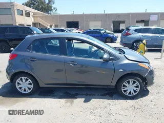 2014 Mazda 2 Sport z VIN JM1DE1KY8E0172828, wystawiony jako IAAI lot #42374758 z przebiegiem 120 180 mil mil oraz . Historia ofert i sprzedaży dostępna na DreamBid. Obrazek 12.