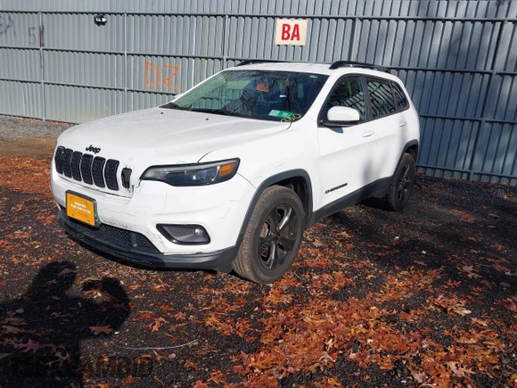 2019 Jeep Cherokee Latitude Plus with VIN 1C4PJMLB4KD321809, listed as a IAAI auction lot 40982234 with 132,496 mi miles. Bid and sale history available at carsss.com. Image 17.