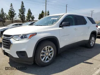 2021 Chevrolet Traverse LS z VIN 1GNERFKW1MJ110076, wystawiony jako Copart lot #54269915 z przebiegiem 61 588 mil mil oraz Szkoda całkowita • Salvage title. Historia ofert i sprzedaży dostępna na DreamBid. Obrazek 1.