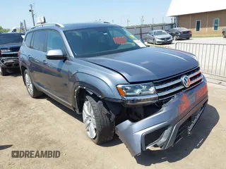 2019 Volkswagen Atlas SEL z VIN 1V2ER2CA5KC555568, wystawiony jako IAAI lot #42050516 z przebiegiem 71 599 mil mil oraz . Historia ofert i sprzedaży dostępna na DreamBid. Obrazek 1.