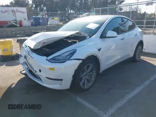 2022 Tesla Model Y Long Range z VIN 7SAYGDEE8NF374636, wystawiony jako IAAI lot #41545669 z przebiegiem 41 965 mil mil oraz . Historia ofert i sprzedaży dostępna na DreamBid. Obrazek 20.
