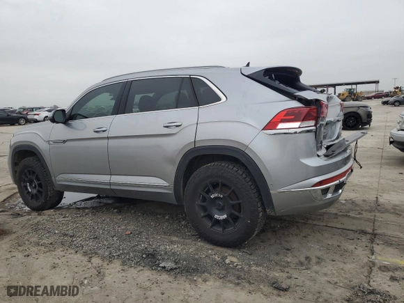 2022 Volkswagen Atlas Cross Sport 3.6L V6 SEL Premium R-Line with VIN 1V2FE2CA9NC213092, listed as a Copart auction lot 43430625 with 53,426 mi miles and Salvage Title. Bid and sale history available at carsss.com. Image 2.