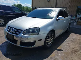 2008 Volkswagen Jetta SE z VIN 3VWRZ71K88M073886, wystawiony jako IAAI lot #42207911 z przebiegiem Nie podano mil oraz . Historia ofert i sprzedaży dostępna na DreamBid. Obrazek 2.