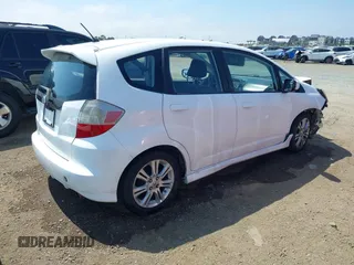 2009 Honda Fit Sport с VIN JHMGE884X9S031777, выставлен на аукционе IAAI как лот 42482823 с пробегом 317 667 миль миль и . История ставок и продаж доступна на DreamBid. Изображение 4.