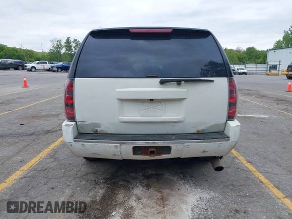 2011 GMC Yukon XL Denali z VIN 1GKS2MEF2BR190877, wystawiony jako IAAI lot #42364202 z przebiegiem 160 063 mil mil oraz . Historia ofert i sprzedaży dostępna na DreamBid. Obrazek 16.