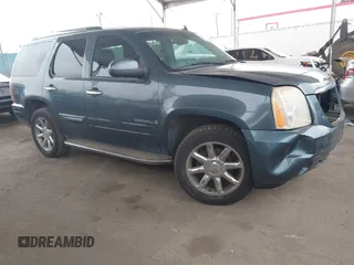 2008 GMC Yukon Denali z VIN 1GKEC63868J173615, wystawiony jako IAAI lot #42206220 z przebiegiem 180 095 mil mil oraz . Historia ofert i sprzedaży dostępna na DreamBid. Obrazek 1.