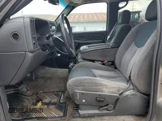 2003 Chevrolet Avalanche z VIN 3GNEC13T93G290660, wystawiony jako Copart lot #52621175 z przebiegiem 288 025 mil mil oraz Czysty tytuł • Clean title. Historia ofert i sprzedaży dostępna na DreamBid. Obrazek 7.