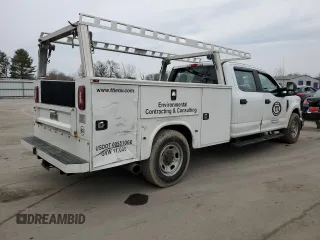 2018 Ford F-350 with VIN 1FD8W3E66JEC48883, listed as a Copart auction lot 44500174 with 204,881 mi miles and Salvage title. Bid and sale history available at DreamBid. Image 3.