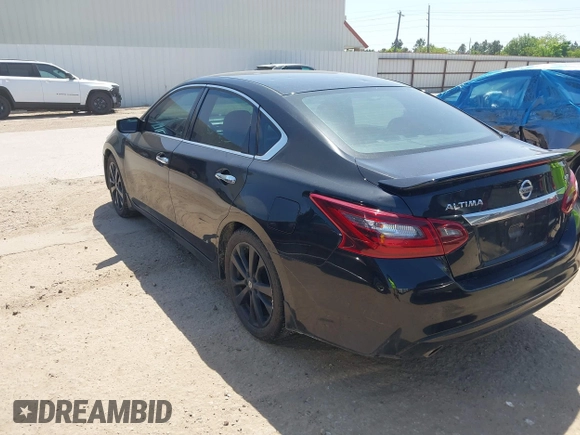 2017 Nissan Altima SR z VIN 1N4AL3AP7HC285742, wystawiony jako IAAI lot #41984935 z przebiegiem 92 855 mil mil oraz . Historia ofert i sprzedaży dostępna na DreamBid. Obrazek 3.