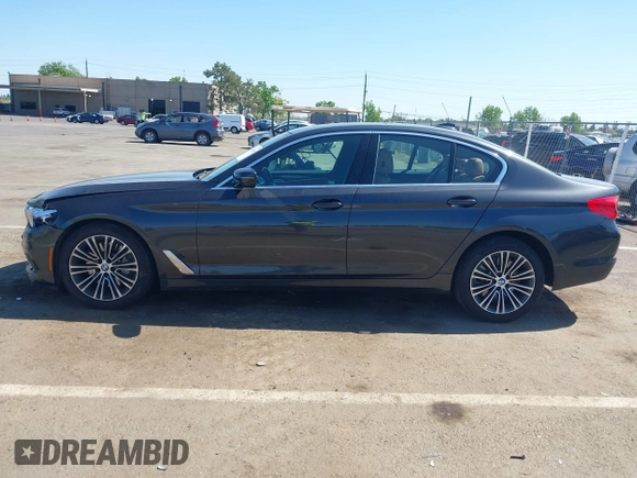 2019 BMW 5 Series 540i с VIN WBAJE5C5XKWW20300, выставлен на аукционе IAAI как лот 42139380 с пробегом 32 802 миль миль и . История ставок и продаж доступна на DreamBid. Изображение 14.