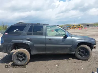 2005 Chevrolet TrailBlazer LT with VIN 1GNDT13S552269402, listed as a IAAI auction lot 42155633 with 242,288 mi miles and . Bid and sale history available at DreamBid. Image 13.