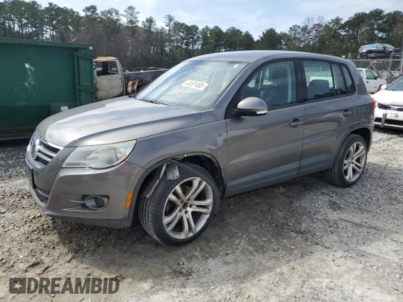 2010 Volkswagen Tiguan Wolfsburg Edition z VIN WVGAV7AX6AW526069, wystawiony jako Copart lot #48891465 z przebiegiem 148 424 mil mil oraz Szkoda całkowita • Salvage title. Historia ofert i sprzedaży dostępna na DreamBid. Obrazek 1.