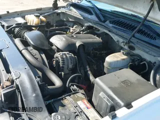 2005 Chevrolet Silverado 2500HD Work Truck with VIN 1GCHC29U95E133443, listed as a IAAI auction lot 41794543 with 298,192 mi miles and . Bid and sale history available at DreamBid. Image 20.
