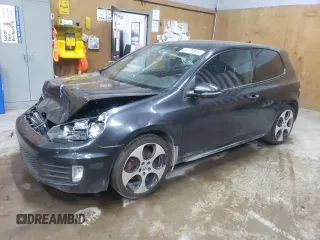 2013 Volkswagen GTI w/Conv & Sunroof z VIN WVWFD7AJ1DW115000, wystawiony jako Copart lot #64739814 z przebiegiem 104 066 mil mil oraz Czysty tytuł • Clean title. Historia ofert i sprzedaży dostępna na DreamBid. Obrazek 1.