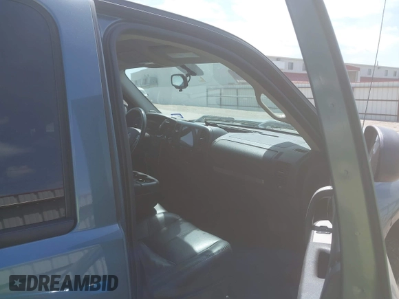 2010 GMC Sierra 1500 SLE z VIN 3GTRKVE35AG209183, wystawiony jako IAAI lot #42064516 z przebiegiem Nie podano mil oraz . Historia ofert i sprzedaży dostępna na DreamBid. Obrazek 5.