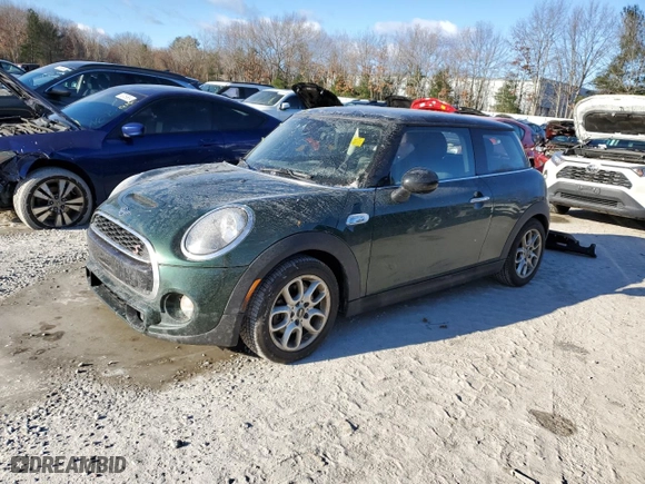2019 MINI Hardtop 2 Door Cooper S with VIN WMWXP7C52K2A52084, listed as a Copart auction lot 82635024 with 64,022 mi miles and Salvage Title. Bid and sale history available at carsss.com. Image 1.