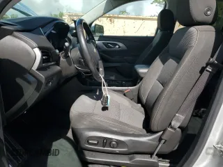 2019 Chevrolet Traverse LT Cloth z VIN 1GNERGKW8KJ320242, wystawiony jako Copart lot #60324095 z przebiegiem 103 680 mil mil oraz Szkoda całkowita • Salvage title. Historia ofert i sprzedaży dostępna na DreamBid. Obrazek 7.