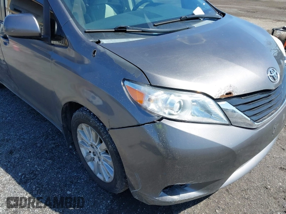 2011 Toyota Sienna LE with VIN 5TDJK3DC1BS016258, listed as a IAAI auction lot 41995140 with 200,903 mi miles. Bid and sale history available at carsss.com. Image 17.