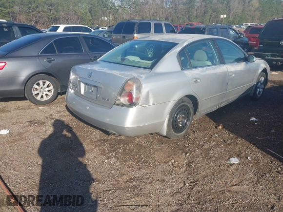 2004 Nissan Altima S with VIN 1N4AL11D34C140198, listed as a IAAI auction lot 41821256 with 182,905 mi miles. Bid and sale history available at carsss.com. Image 4.