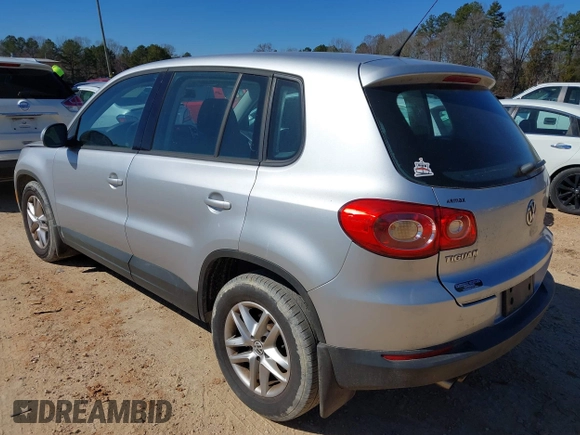 2011 Volkswagen Tiguan SE with VIN WVGBV7AX5BW549090, listed as a IAAI auction lot 41550983 with 153,739 mi miles and . Bid and sale history available at DreamBid. Image 3.