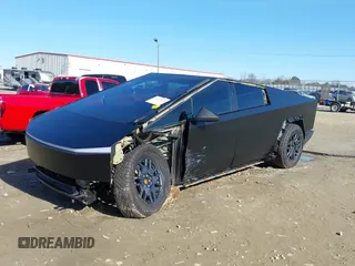 2024 Tesla Cybertruck z VIN 7G2CEHEDXRA022640, wystawiony jako IAAI lot #41423630 z przebiegiem 18 474 mil mil oraz . Historia ofert i sprzedaży dostępna na DreamBid. Obrazek 22.
