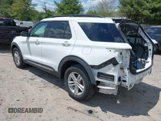 2021 Ford Explorer XLT z VIN 1FMSK8DH5MGA54632, wystawiony jako IAAI lot #42229993 z przebiegiem 34 304 mil mil oraz . Historia ofert i sprzedaży dostępna na DreamBid. Obrazek 3.