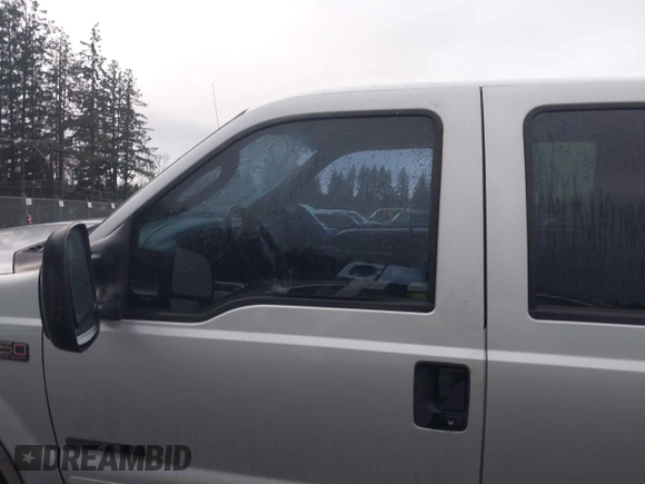 2003 Ford F-350 XL z VIN 1FTSW31F63EB28150, wystawiony jako IAAI lot #41600324 z przebiegiem Nie podano mil oraz . Historia ofert i sprzedaży dostępna na DreamBid. Obrazek 14.