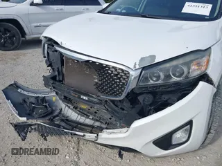 2017 Kia Sorento SXL z VIN 5XYPK4A58HG251610, wystawiony jako IAAI lot #42351313 z przebiegiem 147 527 mil mil oraz . Historia ofert i sprzedaży dostępna na DreamBid. Obrazek 17.