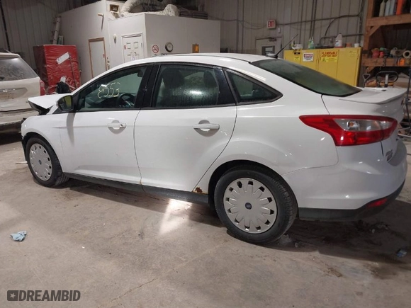 2012 Ford Focus SE with VIN 1FAHP3F24CL313957, listed as a IAAI auction lot 41368553 with 113,610 mi miles. Bid and sale history available at carsss.com. Image 3.