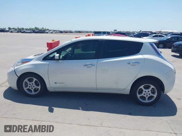 2013 Nissan LEAF SL z VIN 1N4AZ0CP8DC413085, wystawiony jako IAAI lot #42029432 z przebiegiem 62 076 mil mil oraz . Historia ofert i sprzedaży dostępna na DreamBid. Obrazek 14.