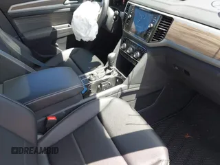 2023 Volkswagen Atlas SEL z VIN 1V2BR2CA2PC510744, wystawiony jako IAAI lot #42292142 z przebiegiem 20 612 mil mil oraz . Historia ofert i sprzedaży dostępna na DreamBid. Obrazek 5.