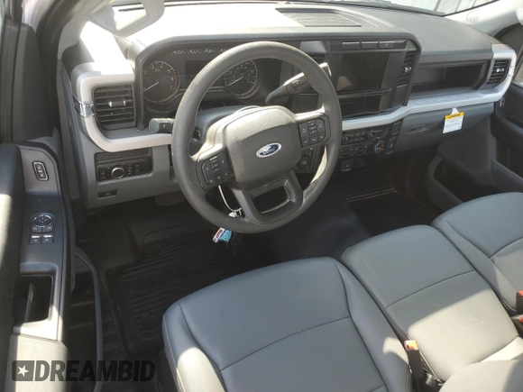 2024 Ford F-250 XL z VIN 1FTBF2BA0REC59905, wystawiony jako Copart lot #53203795 z przebiegiem Nie podano mil oraz Szkoda całkowita • Salvage title. Historia ofert i sprzedaży dostępna na DreamBid. Obrazek 8.