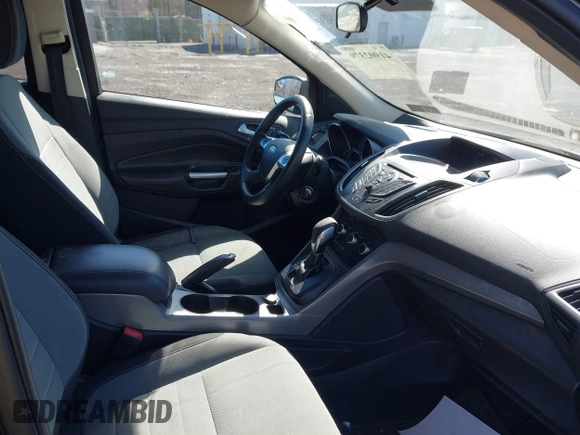 2015 Ford Escape SE with VIN 1FMCU9GX2FUB68101, listed as a IAAI auction lot 41902379 with 136,248 mi miles. Bid and sale history available at carsss.com. Image 5.