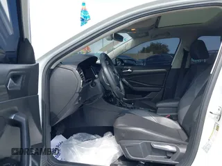 2020 Volkswagen Jetta SEL z VIN 3VWEB7BU6LM037447, wystawiony jako IAAI lot #41905020 z przebiegiem 42 179 mil mil oraz . Historia ofert i sprzedaży dostępna na DreamBid. Obrazek 5.